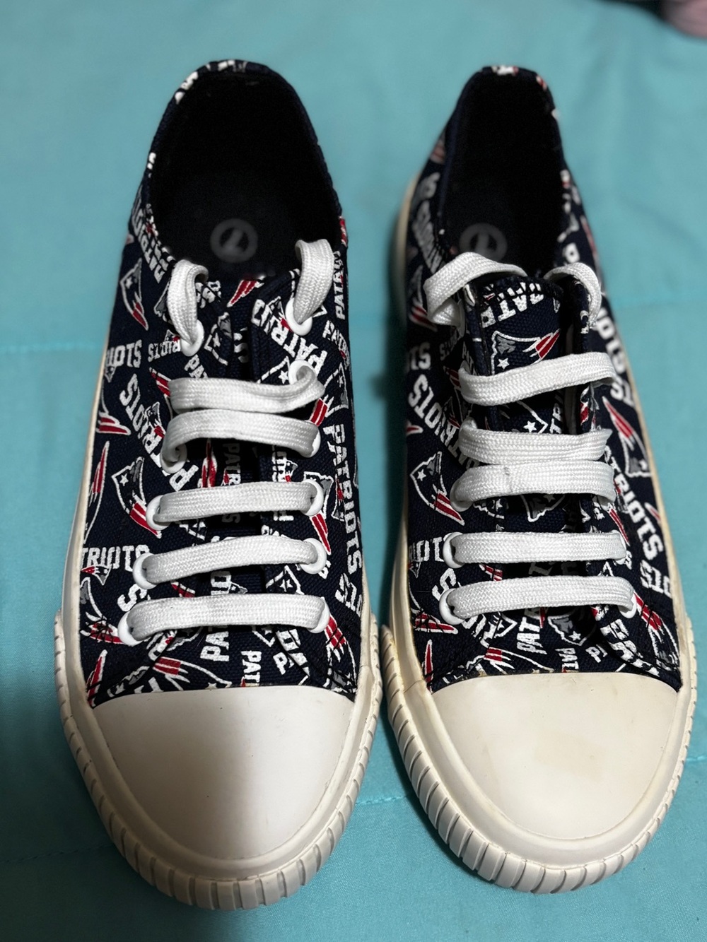 FOCO New England Patriots Women’s Low Top Canvas Sneakers - Size 7